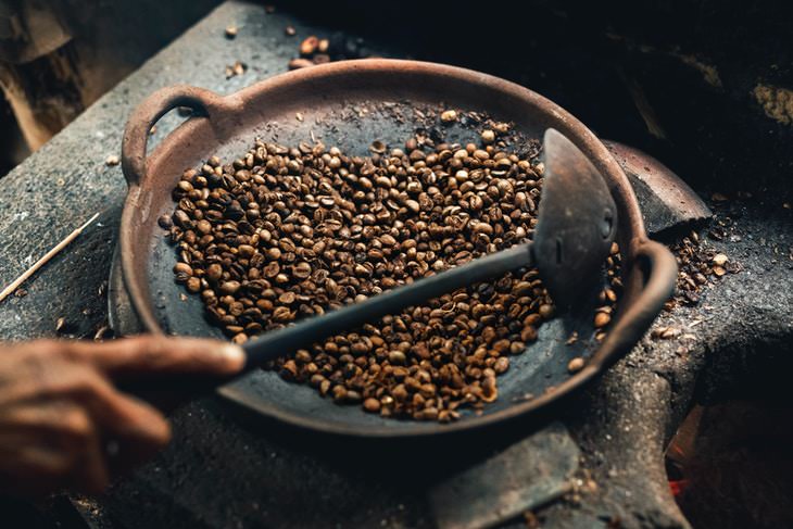 Coffee Facts roasting coffee old fashioned