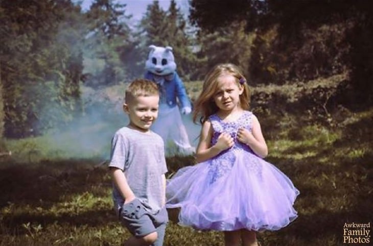 Awkward Family Photos scary Easter photo