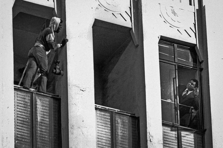 Vintage Photos Muhammad Ali counselling a potential suicide victim