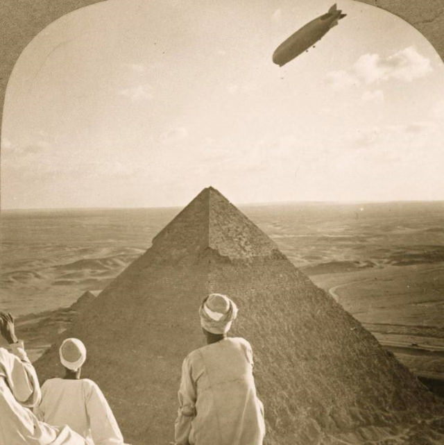 Vintage Photos A zeppelin flying over the Pyramids of Giza in Egypt (1931)