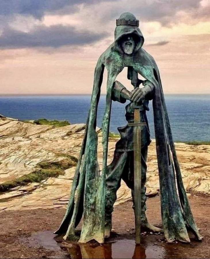 Incredible images King Arthur sculpture