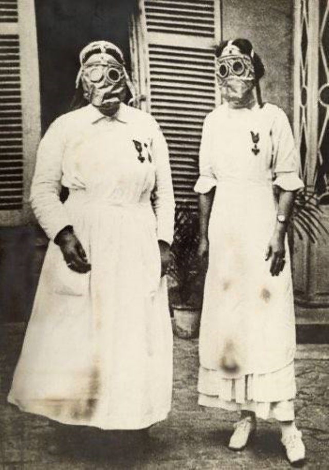 Vintage Photos American nurses wearing gas masks at a hospital in France during WWI (a photo by Paul Thompson)