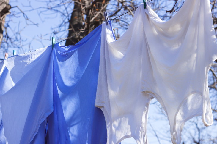 How to Dry Laundry on a Clothesline shirts