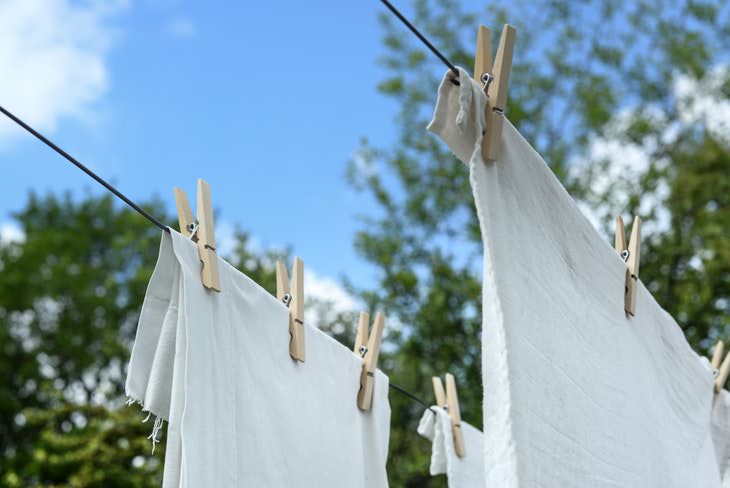 How to Dry Laundry on a Clothesline white clothes drying