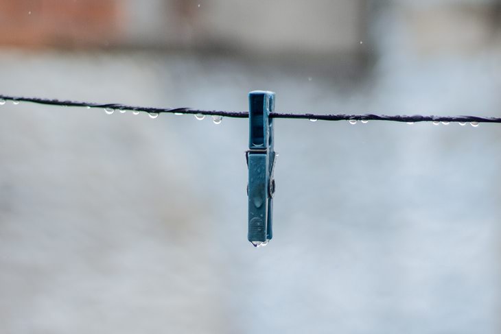 How to Dry Laundry on a Clothesline wet clothesline