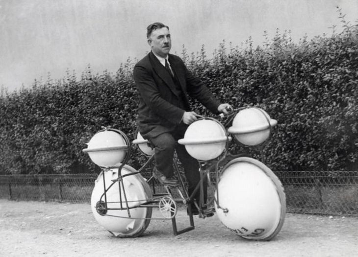 Vintage Inventions, Amphibious cycle