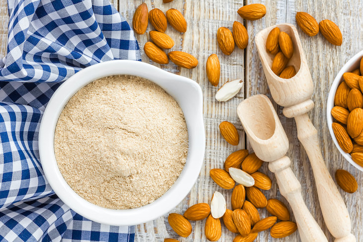 almond and wheat flour comparison, almond flour