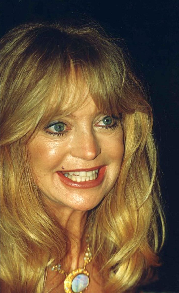  Most BEAUTIFUL Female Celebrities Over 60, Goldie Hawn