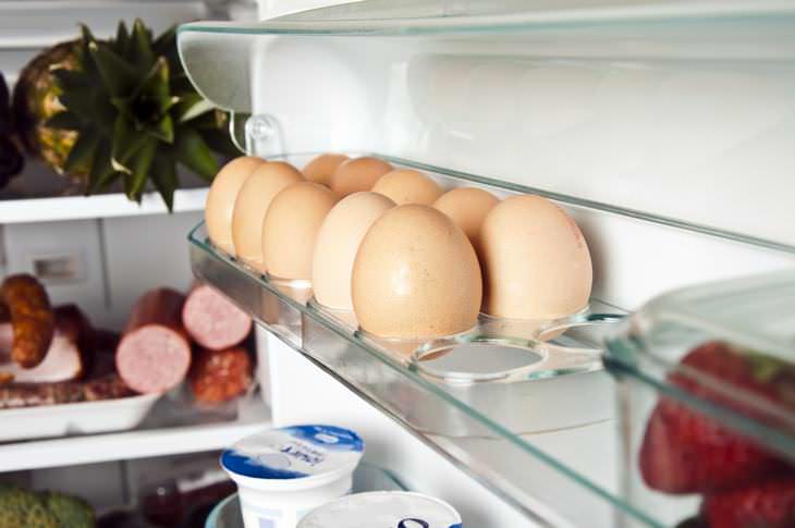 Organized Fridge eggs 