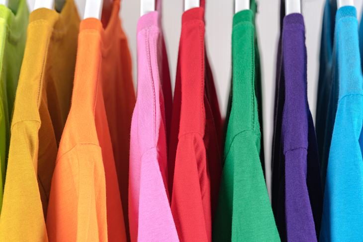 habits to look younger colorful wardrobe