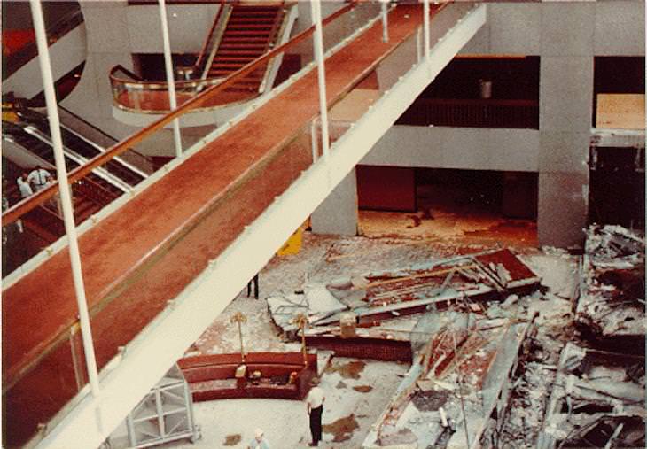 Worst Engineering Disasters In History, Walkway Collapse In the Hyatt Regency Hotel