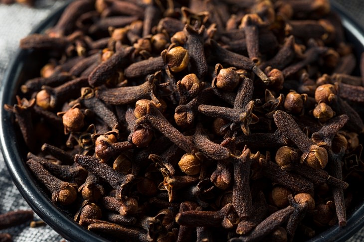  Health Benefits of Cloves, nutrients 