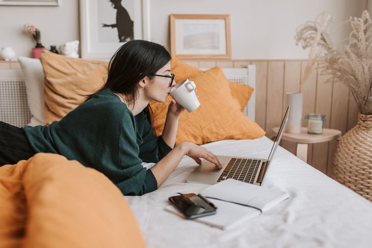 Email Mistakes woman looking at laptop