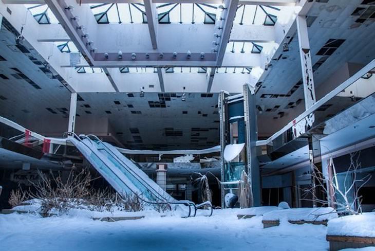 Beautiful Abandoned Structures Reclaimed by Nature, Abandoned JC Penny mall in Ohio covered in snow