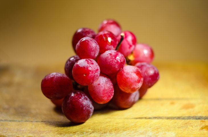Foods for Dry Skin  Red grapes