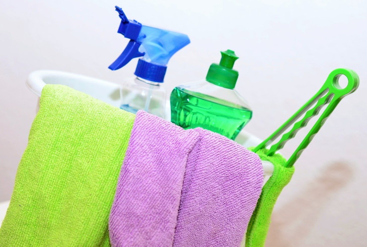 Bad Housekeeping Habits cleaning supplies