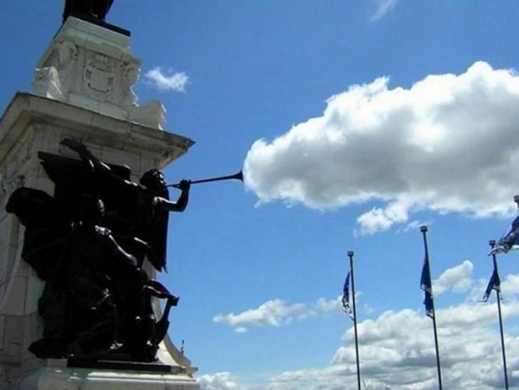22 Stunning Natural Optical Illusions, statue cloud