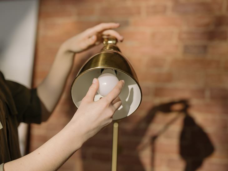 Bad Housekeeping Habits replace light bulb