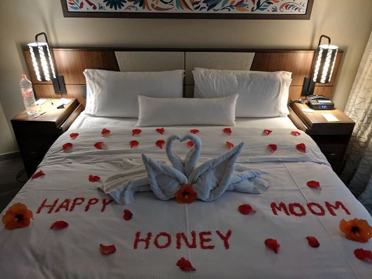 Hotels Rooms That Are So Terrible They’re Funny, spelling fail