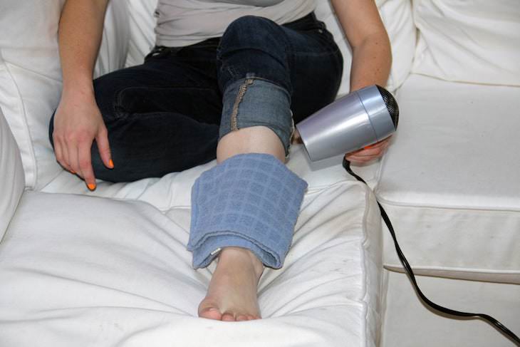 10 Unexpected Handy Uses for a Hairdryer, hot compress