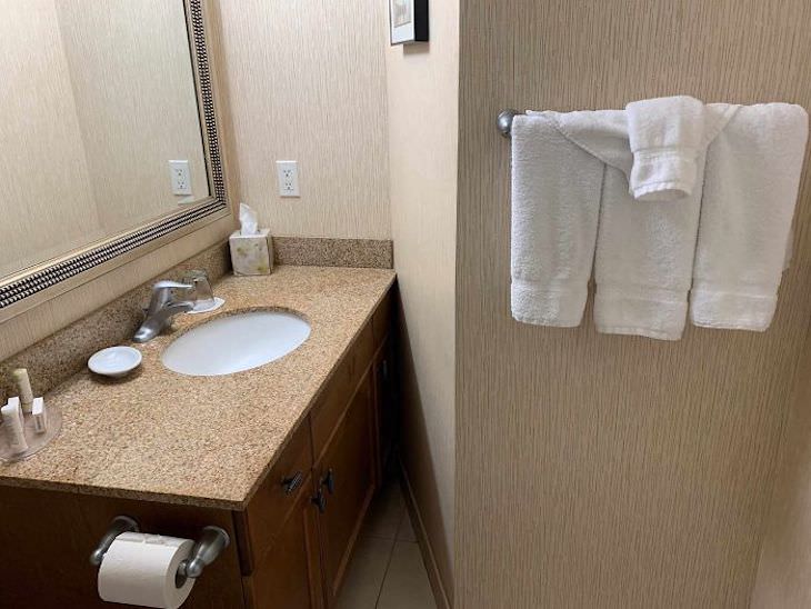 Hotels Rooms That Are So Terrible They’re Funny, tiny bathroom