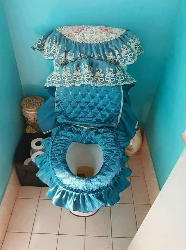 Interior Design Fails blue toilet