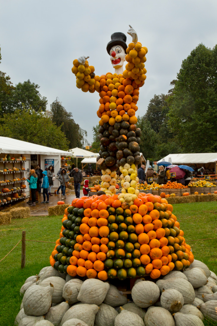 clown pumpkin installation 