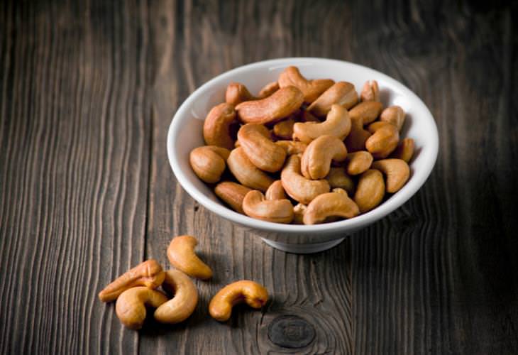  Benefits Of Eating Cashews, bones 