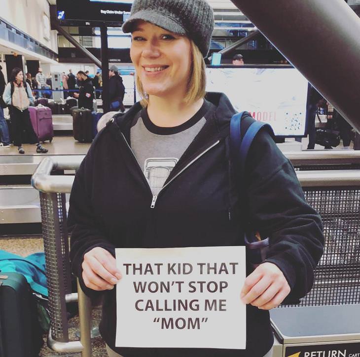Airport Greeting Signs, mom
