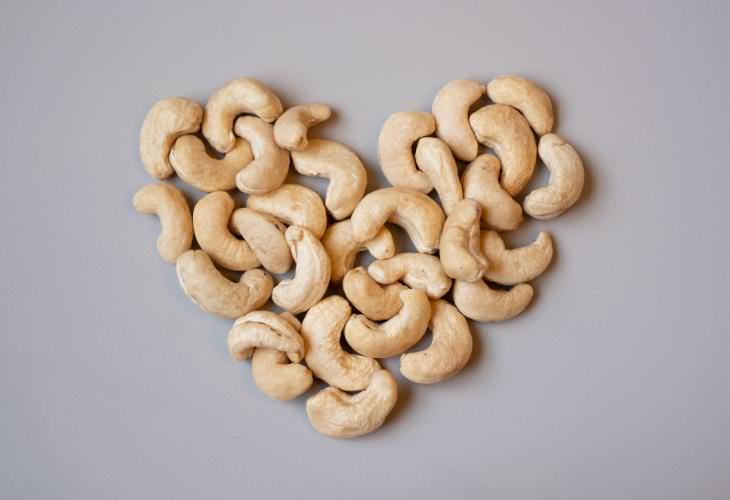  Benefits Of Eating Cashews, heart health