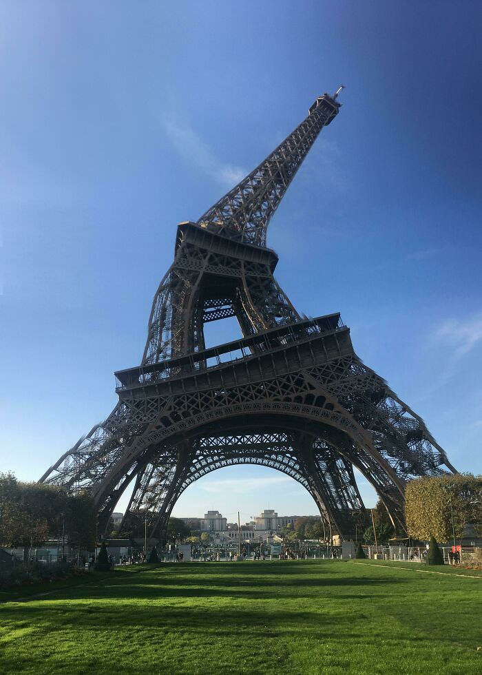 Optical Illusions Eiffel Tower