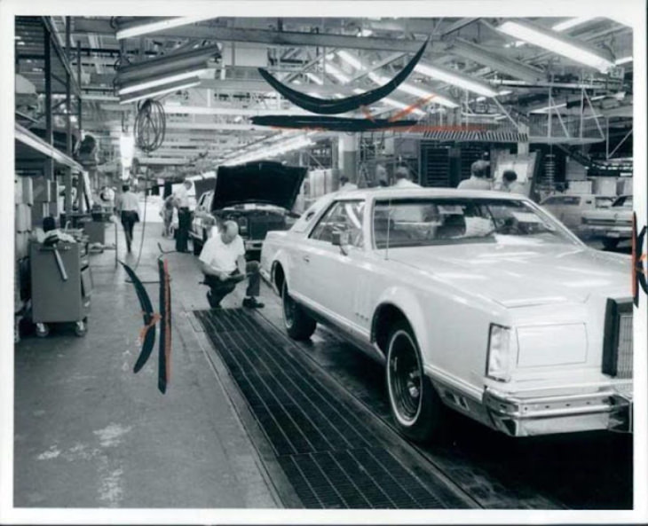 1977 Lincoln Continental and Mark V assembly line