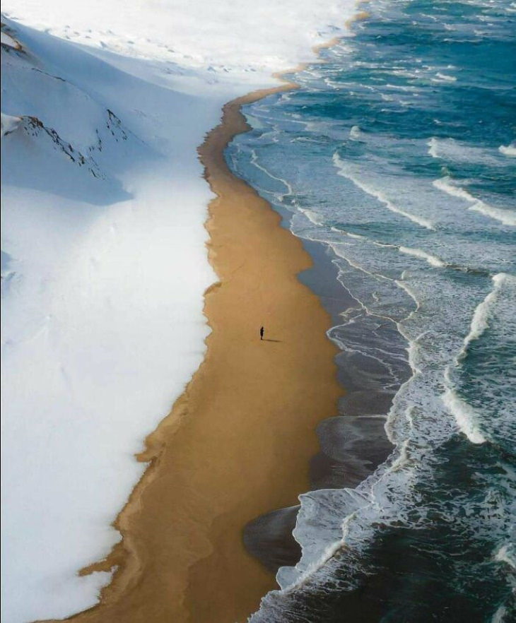 Optical Illusions snowy beach in Hokkaido, Japan