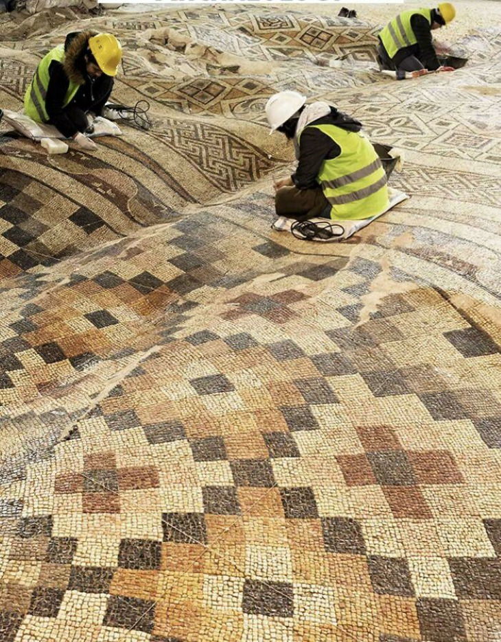 Optical Illusions warped ancient mosaic in Turkey
