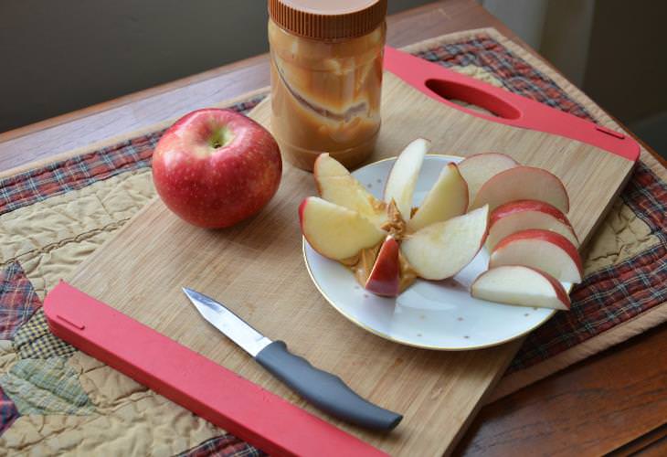  Powdered Peanut Butter,  apple slices