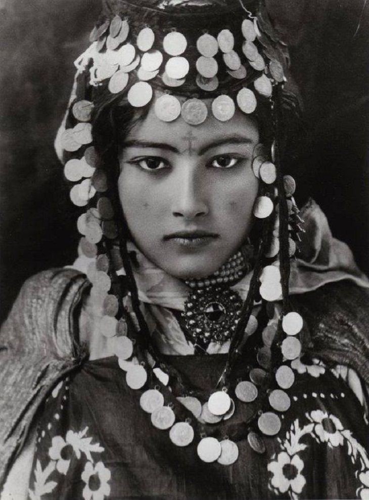 Rare Vintage Photos, femeie din tribul Ouled Nail