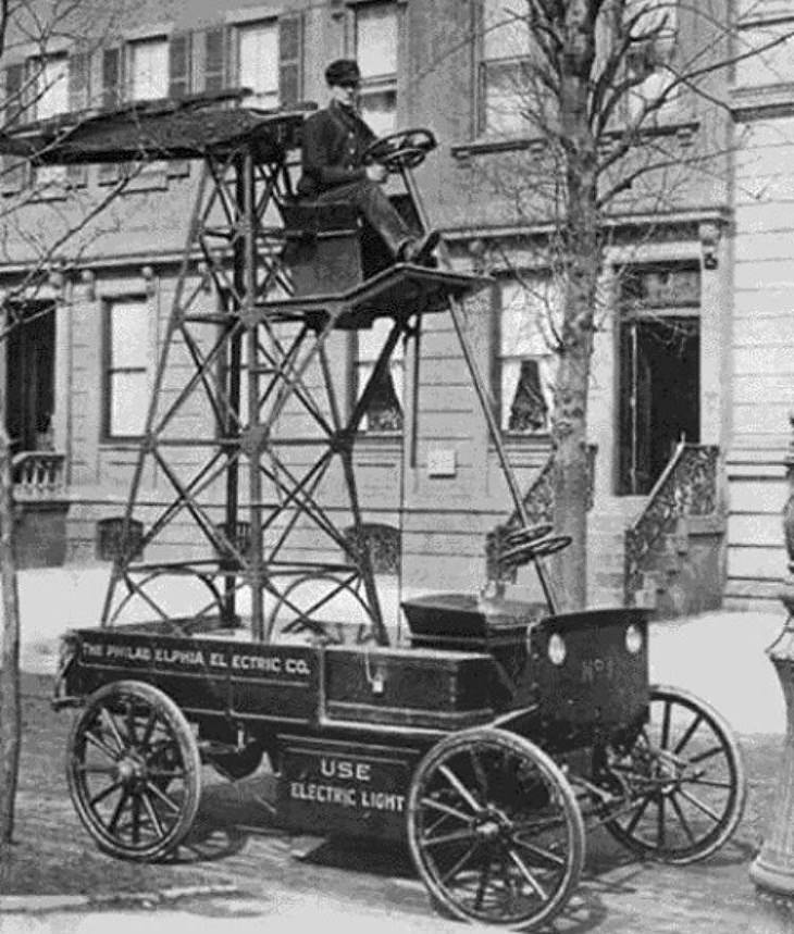 Rare Vintage Photos, Philadelphia Electric Co. streetlight maintenance vehicle