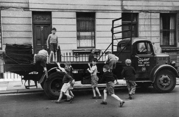 Vintage Pics of Children on London Streets, van