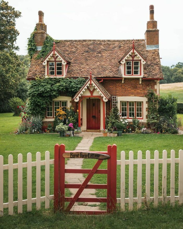 Pretty Buildings Burnt Farm Cottage