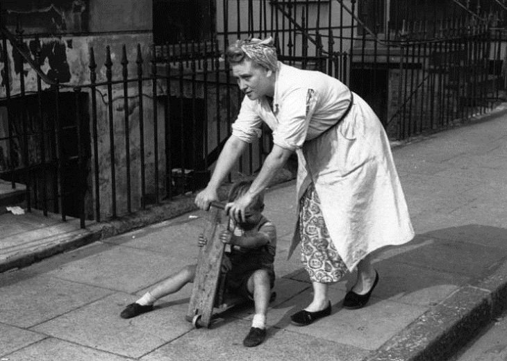 Vintage Pics of Children on London Streets, roll