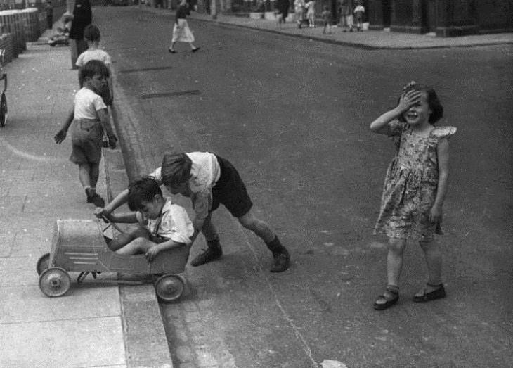 Vintage Pics of Children on London Streets, moods 