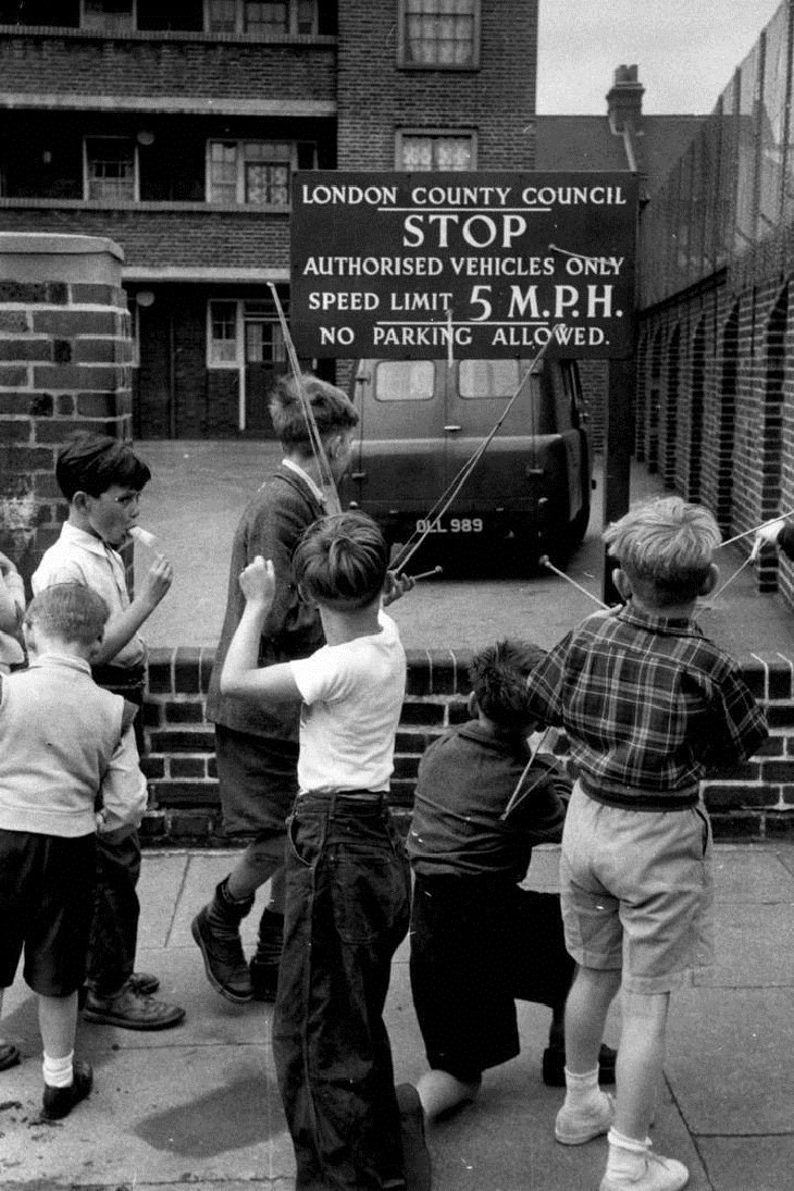 Vintage Pics of Children on London Streets, boys