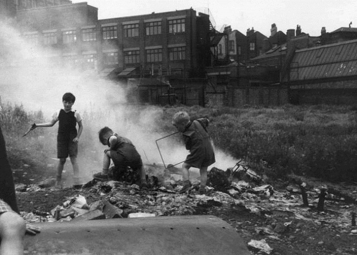 Vintage Pics of Children on London Streets, rubble 