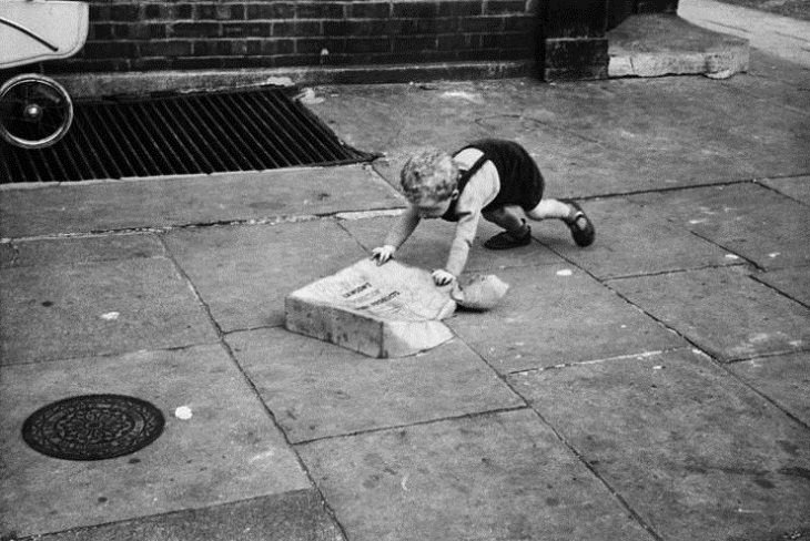 Vintage Pics of Children on London Streets, 