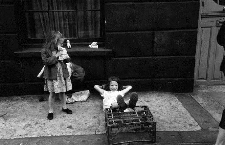 Vintage Pics of Children on London Streets, 