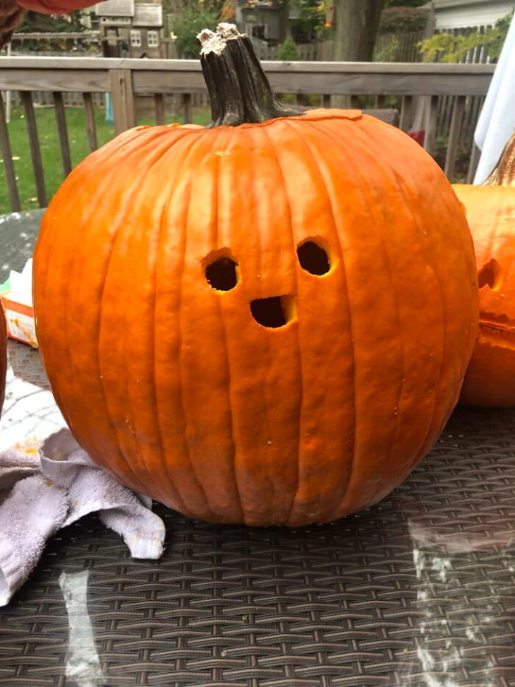 smiliy carved pumpkin 