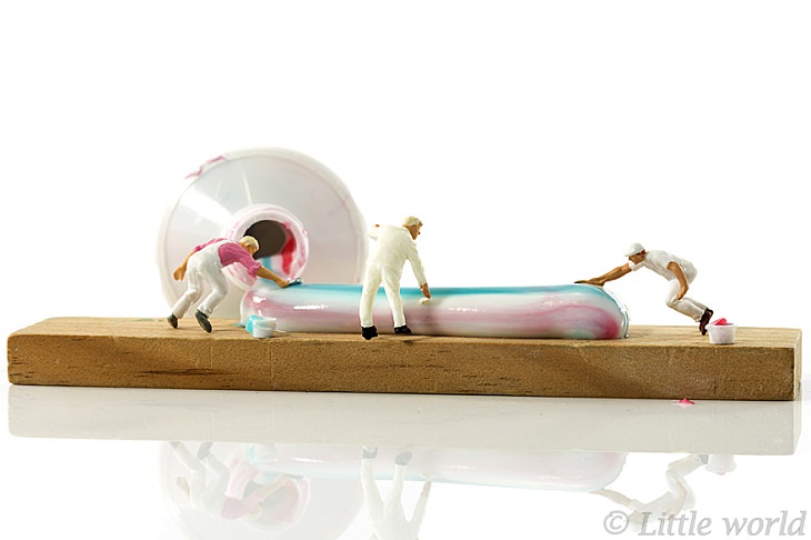 Miniature People, Colors Of Toothpaste