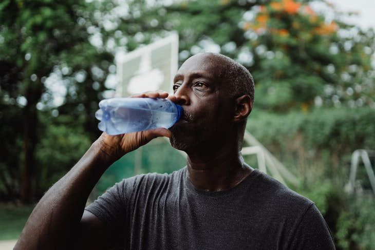 Bad Drinking Habits For Seniors drinking bottled water