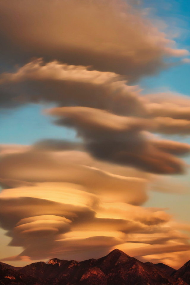 2021 Weather Photographer of the Year “Mountain Skyscape” by Angela Lambourn (UK)