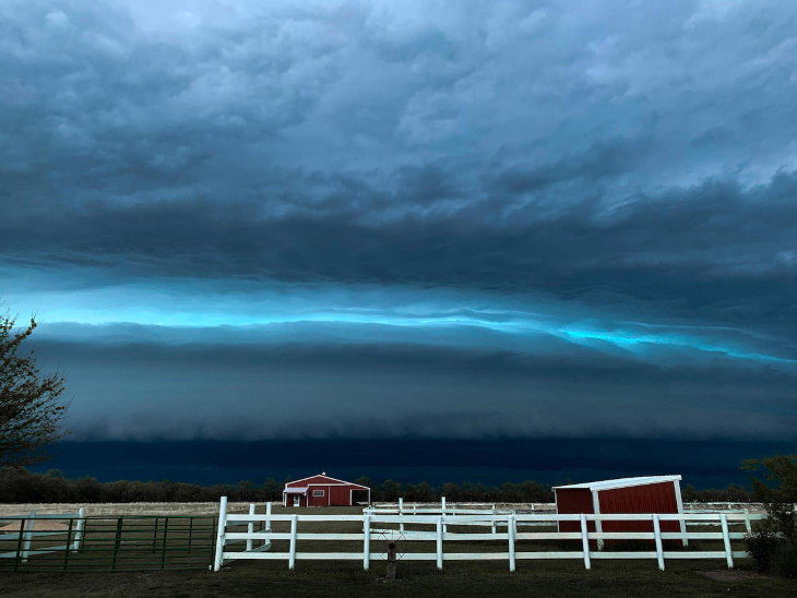 2021 Weather Photographer of the Year “Kansas Storm” by Phoenix Blue, 17 (USA)